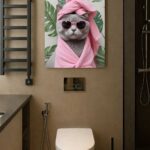 Pembe Bornozlu Kedi Dekoratif Banyo Tablosu